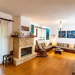 Montagna - Sani Villa Elani